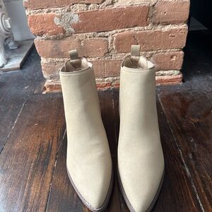 Elegant Tan Ankle Boots